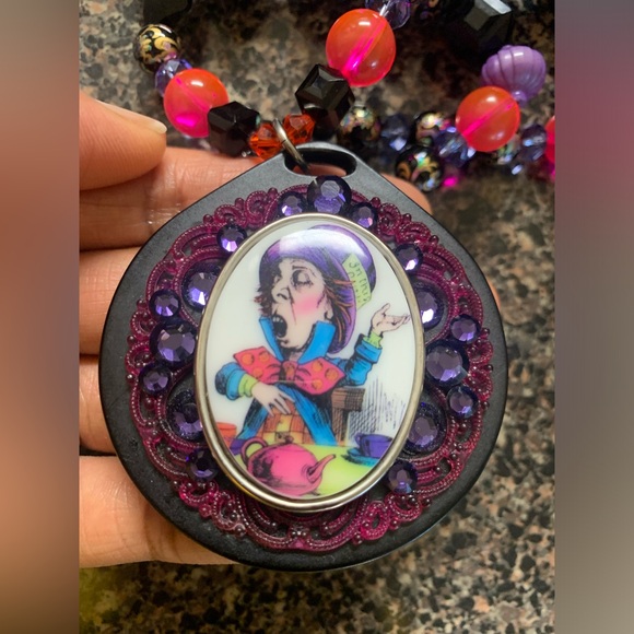 ACID HATTER NECKLACE - Picture 2 of 8